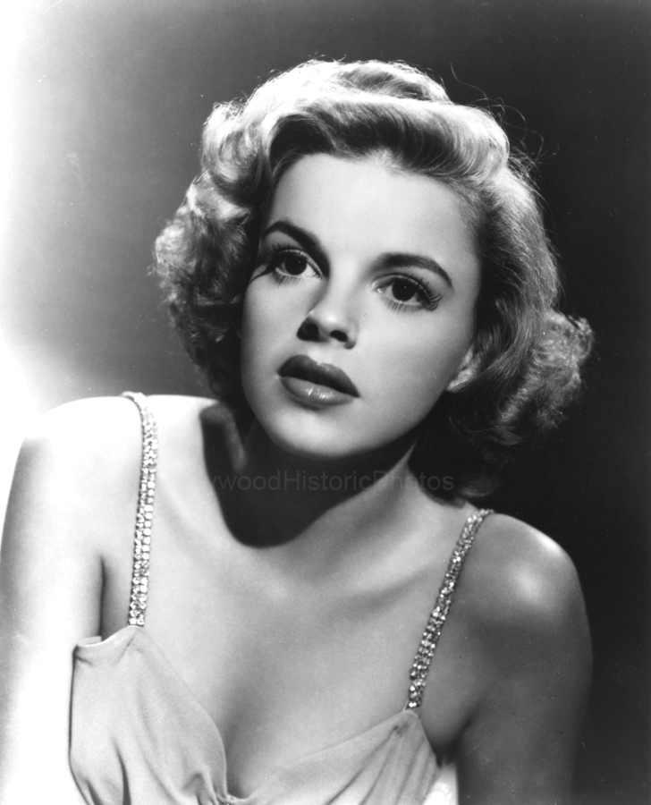 Judy Garland 1940 x WM.jpg